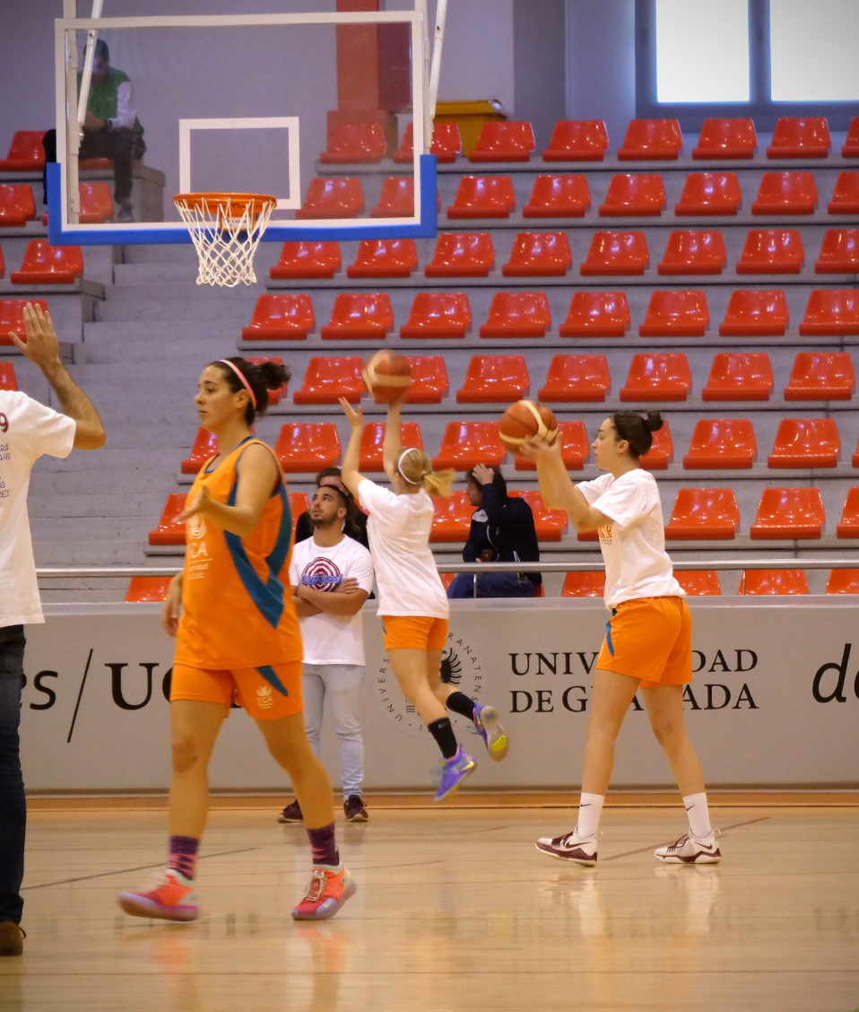 Calentamiento equipo baloncesto femenino Universidad de Cádiz  CAU2019