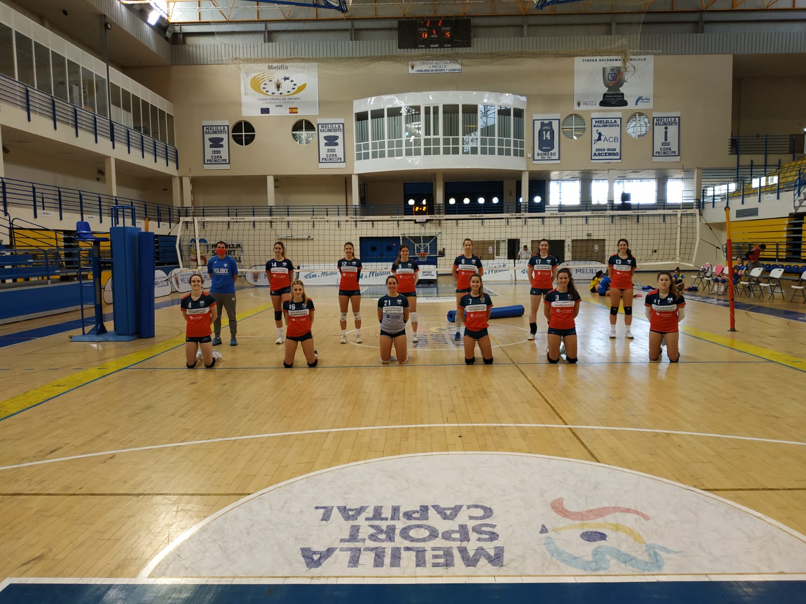 Equipo universitario de voleibol femenino desplazado a Melilla