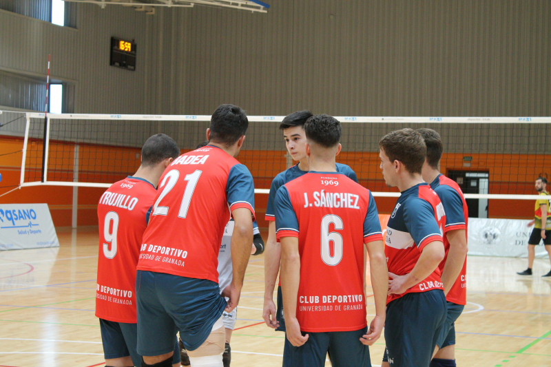 Equipo universitario de voleibol masculino