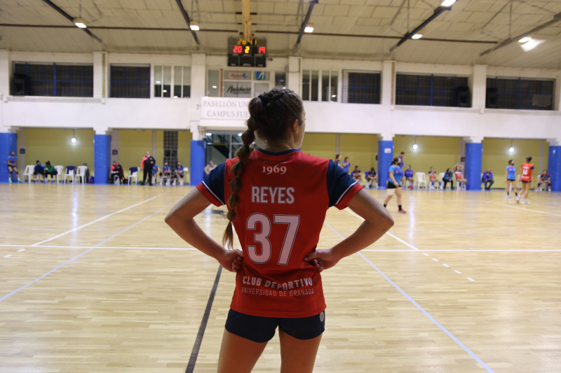 Jugadora universitaria balonmano